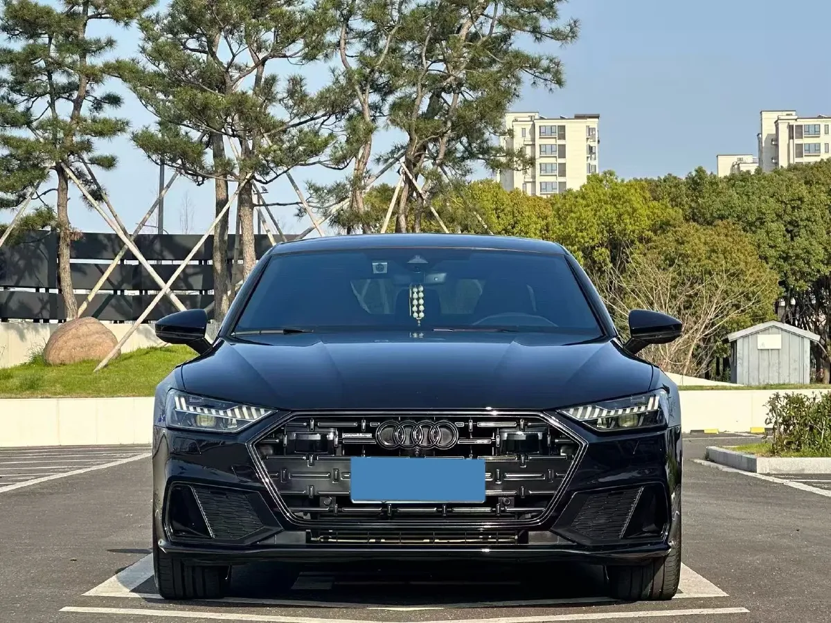 2024 Audi A7L 2.0T 245HP L4 7DCT,autocango,china used car exporter,china ev exporter,chinese used car exporter,chinese used ev exporter
