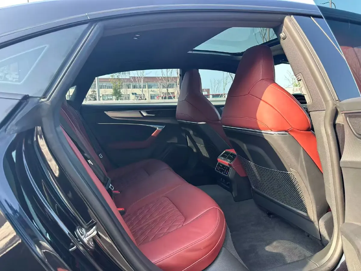 2024 Audi A7L 2.0T 245HP L4 7DCT,autocango,china used car exporter,china ev exporter,chinese used car exporter,chinese used ev exporter