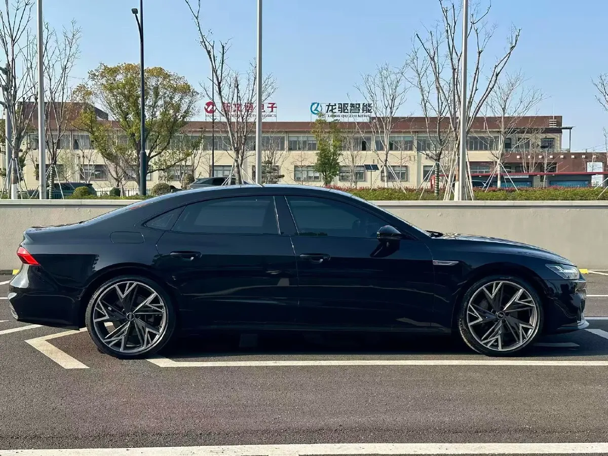 2024 Audi A7L 2.0T 245HP L4 7DCT,autocango,china used car exporter,china ev exporter,chinese used car exporter,chinese used ev exporter