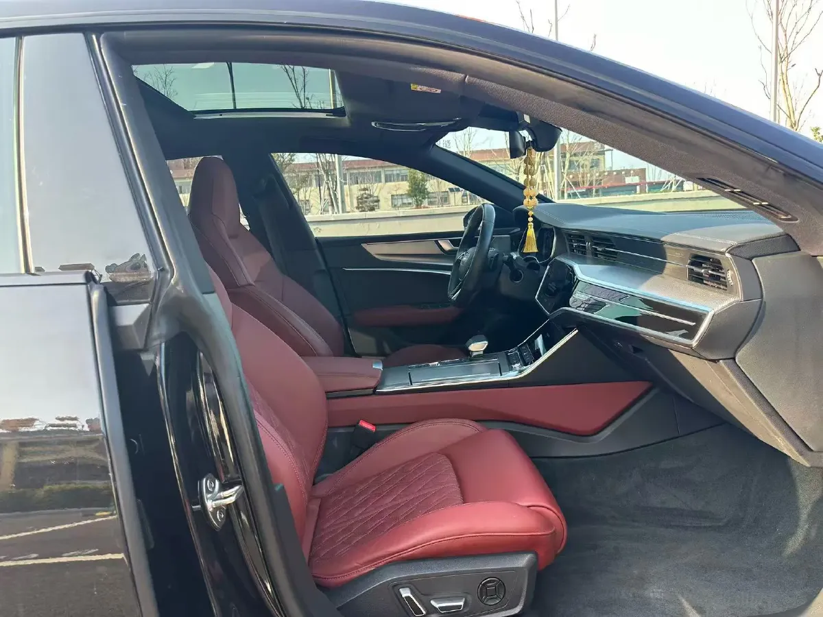 2024 Audi A7L 2.0T 245HP L4 7DCT,autocango,china used car exporter,china ev exporter,chinese used car exporter,chinese used ev exporter