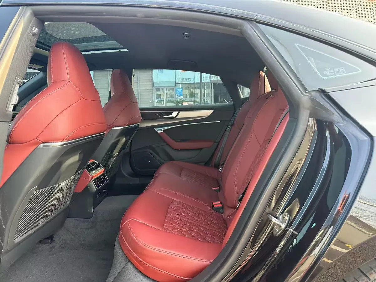 2024 Audi A7L 2.0T 245HP L4 7DCT,autocango,china used car exporter,china ev exporter,chinese used car exporter,chinese used ev exporter