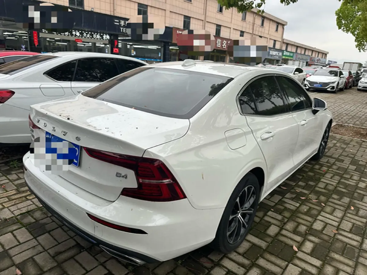 2022 Volvo S60 2.0T 197HP L4 8AT,autocango,china used car exporter,china ev exporter,chinese used car exporter,chinese used ev exporter