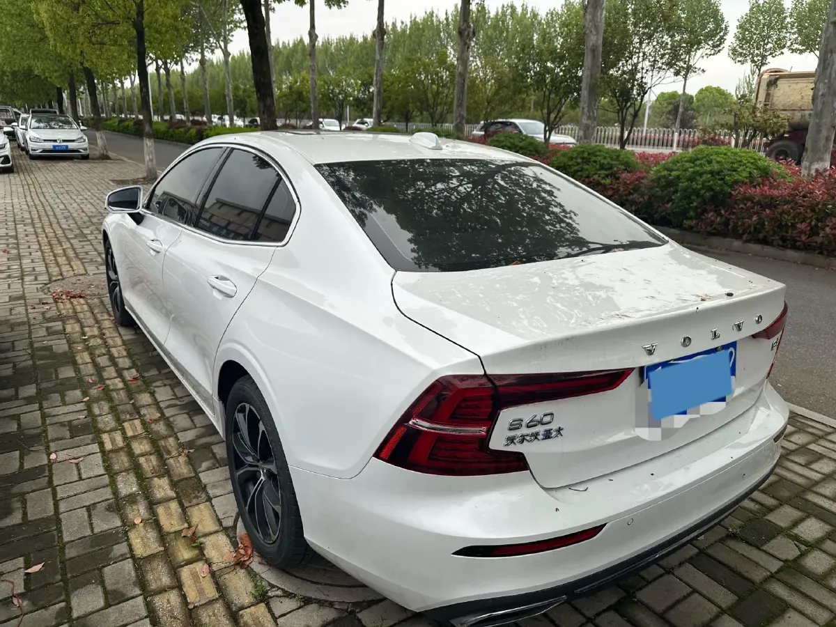 2022 Volvo S60 2.0T 197HP L4 8AT,autocango,china used car exporter,china ev exporter,chinese used car exporter,chinese used ev exporter
