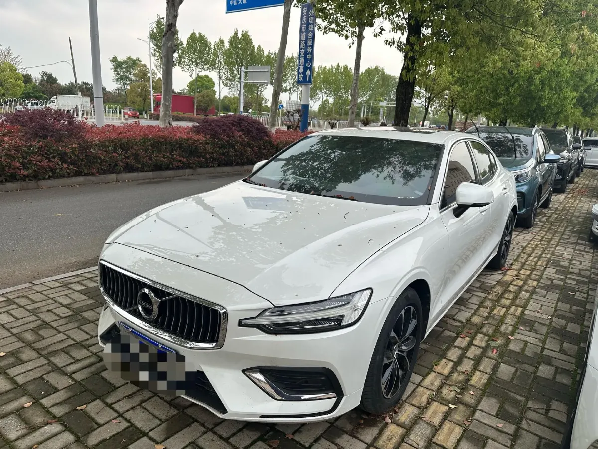 2022 Volvo S60 2.0T 197HP L4 8AT,autocango,china used car exporter,china ev exporter,chinese used car exporter,chinese used ev exporter