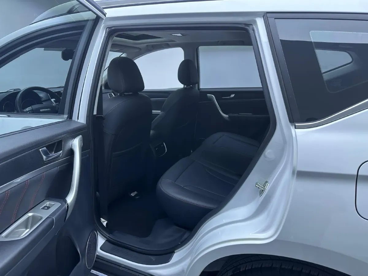 2019 Haval M6 1.5T 150HP L4 7DCT,autocango,china used car exporter,china ev exporter,chinese used car exporter,chinese used ev exporter