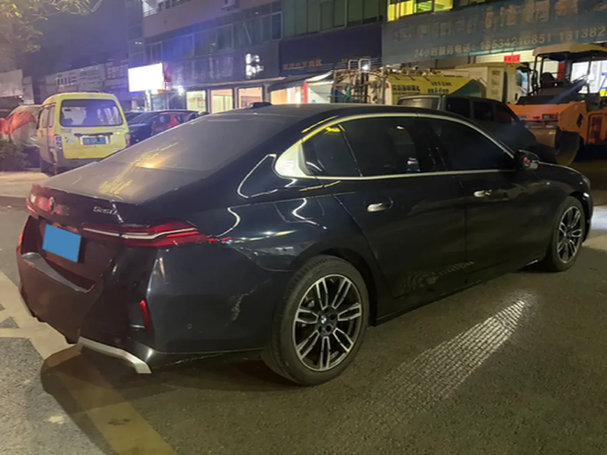 2025 BMW 5 Series 2.0T 190HP L4 8AT,autocango,china used car exporter,china ev exporter,chinese used car exporter,chinese used ev exporter