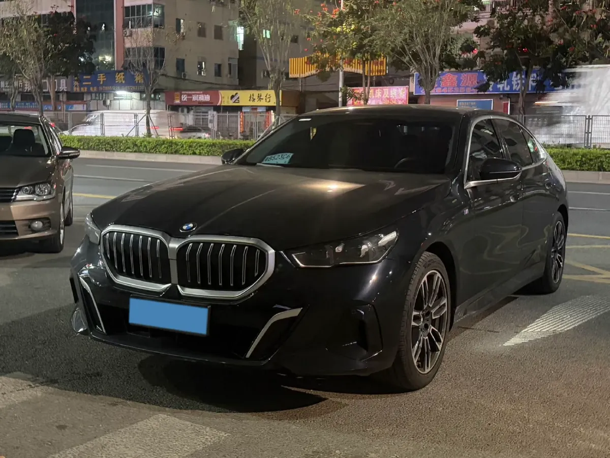 2025 BMW 5 Series 2.0T 190HP L4 8AT,autocango,china used car exporter,china ev exporter,chinese used car exporter,chinese used ev exporter