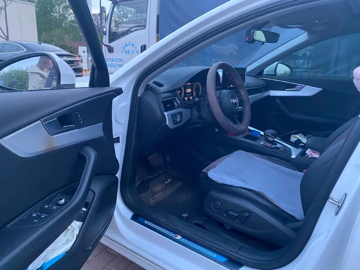 2022 Audi A4L 2.0T 190HP L4 7DCT,autocango,china used car exporter,china ev exporter,chinese used car exporter,chinese used ev exporter