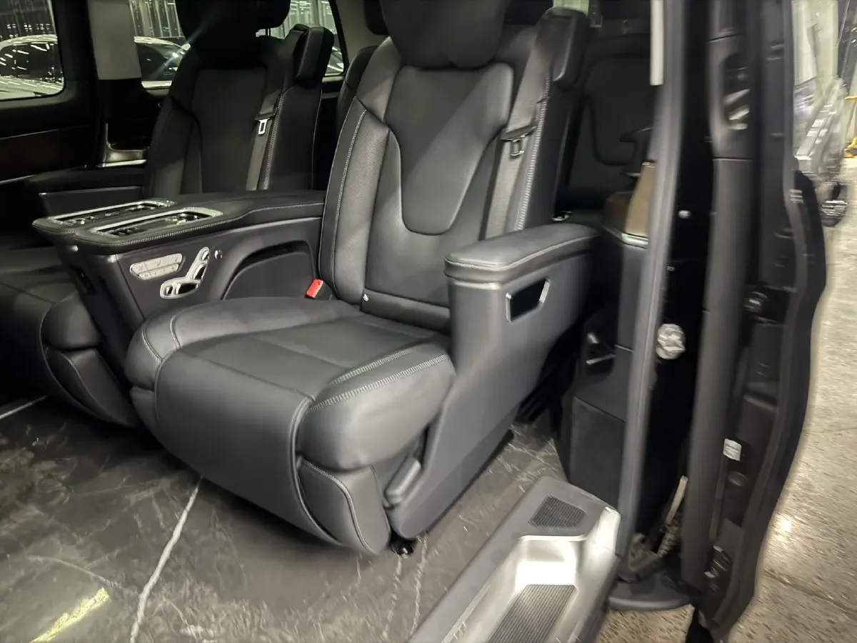 2021 Mercedes-Benz V Class 2.0T 211HP L4 9AT,autocango,china used car exporter,china ev exporter,chinese used car exporter,chinese used ev exporter