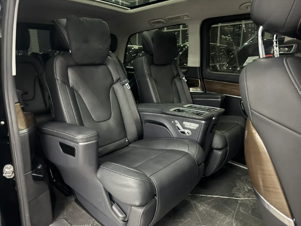 2021 Mercedes-Benz V Class 2.0T 211HP L4 9AT,autocango,china used car exporter,china ev exporter,chinese used car exporter,chinese used ev exporter