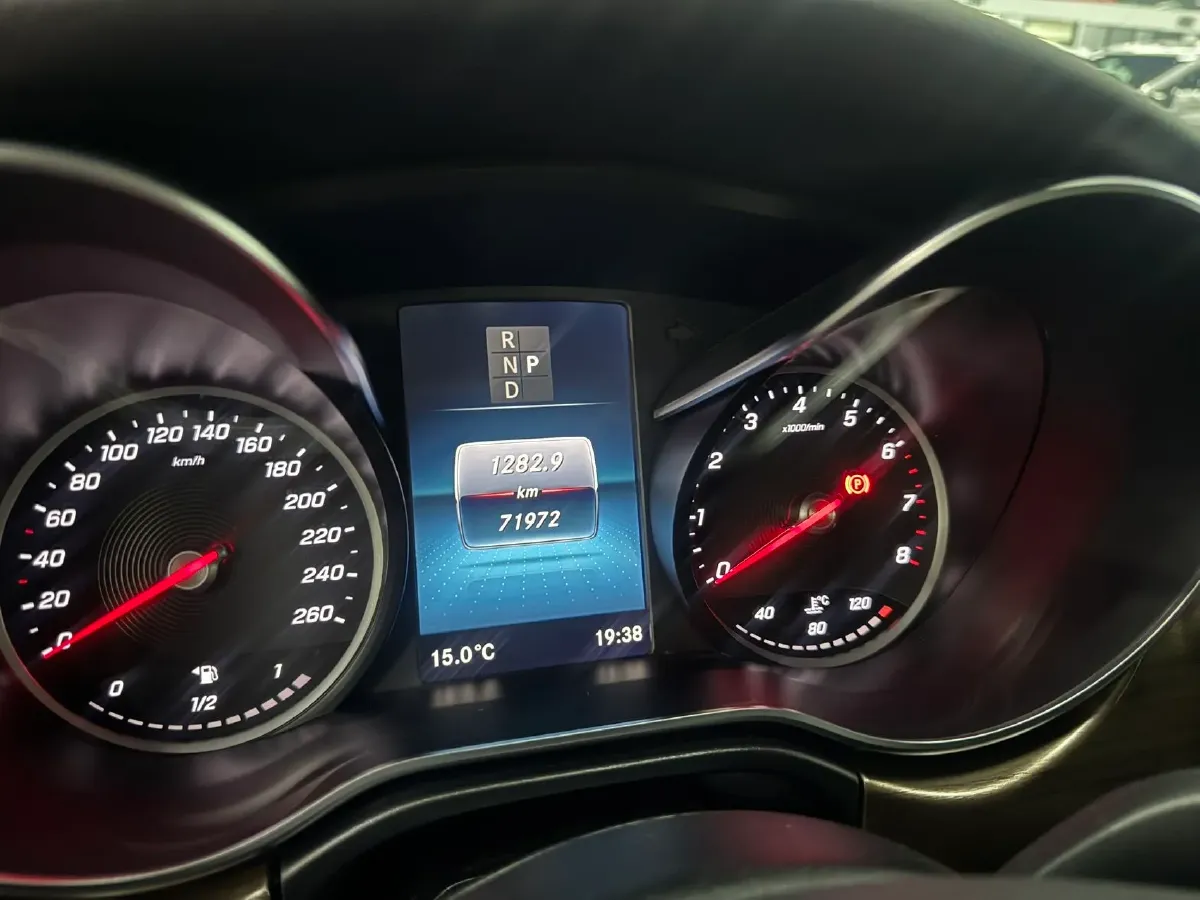 2021 Mercedes-Benz V Class 2.0T 211HP L4 9AT,autocango,china used car exporter,china ev exporter,chinese used car exporter,chinese used ev exporter