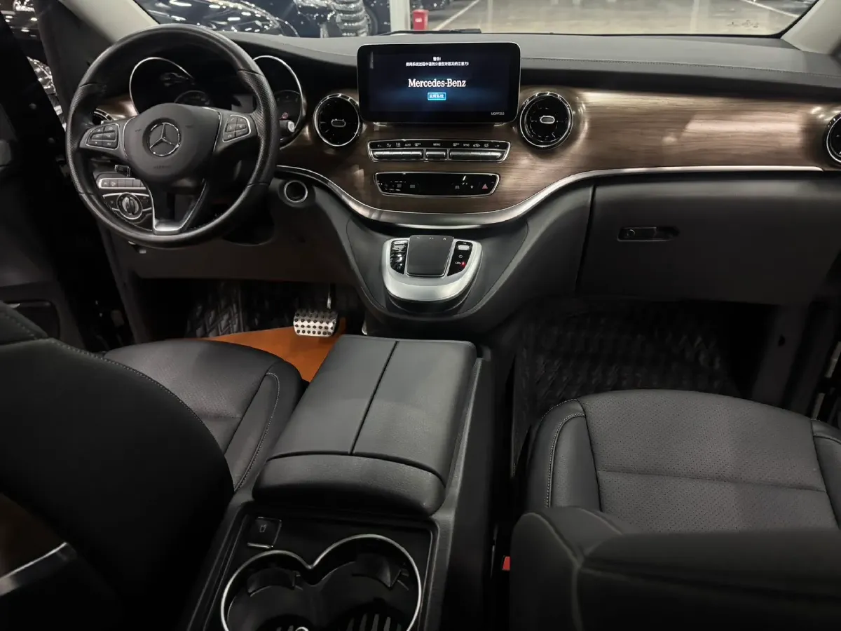 2021 Mercedes-Benz V Class 2.0T 211HP L4 9AT,autocango,china used car exporter,china ev exporter,chinese used car exporter,chinese used ev exporter