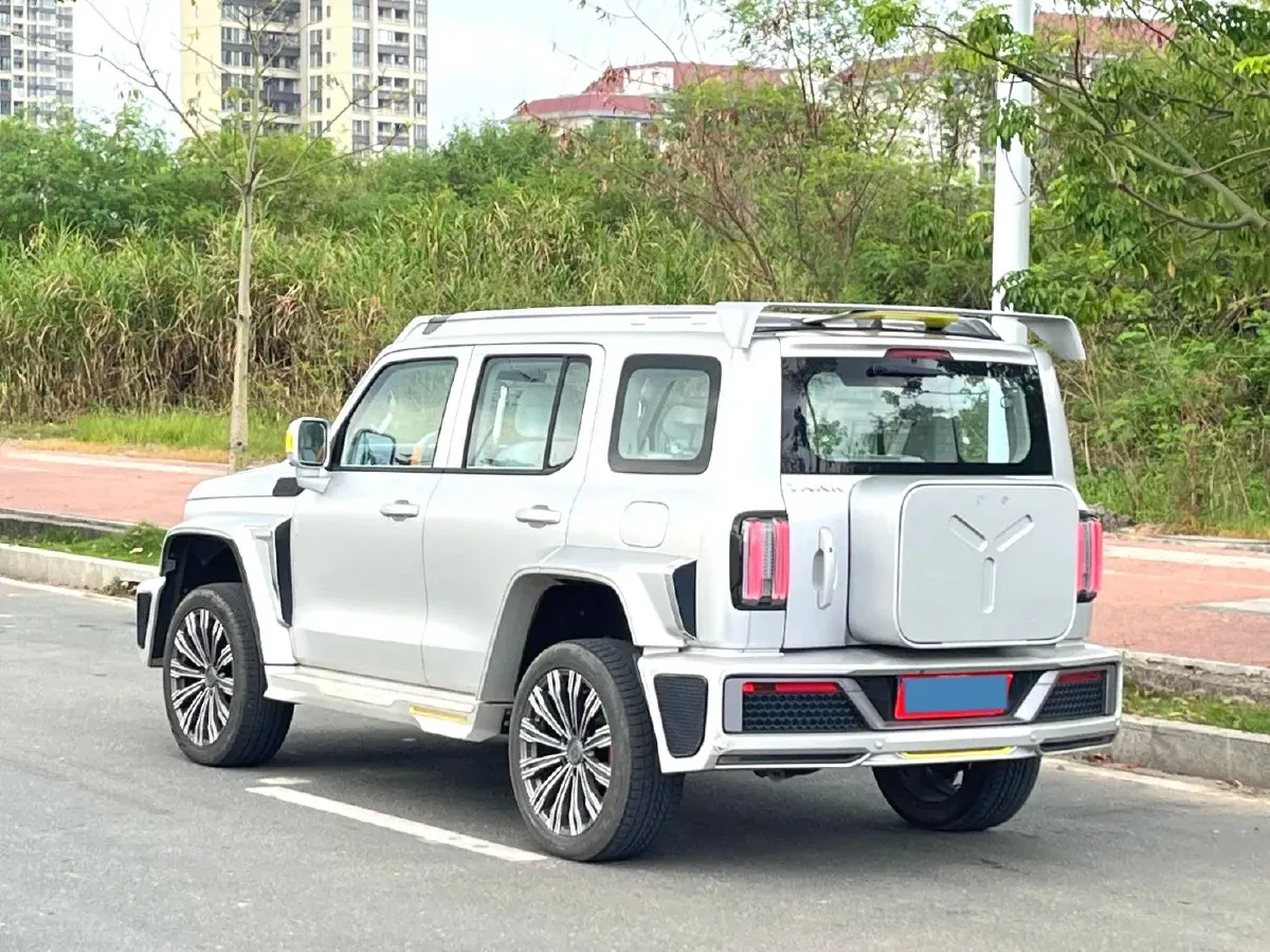 2021 Cyberspace 300 2.0T 227HP L4 8AT,autocango,china used car exporter,china ev exporter,chinese used car exporter,chinese used ev exporter