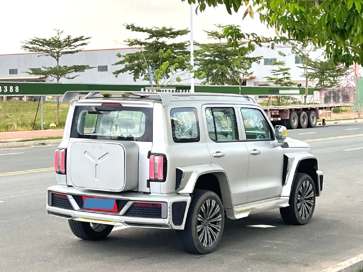 2021 Cyberspace 300 2.0T 227HP L4 8AT,autocango,china used car exporter,china ev exporter,chinese used car exporter,chinese used ev exporter