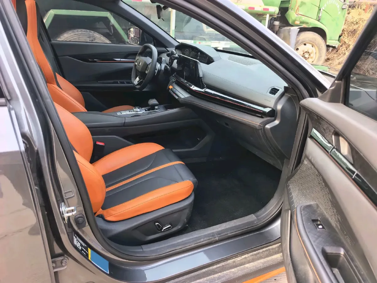 2024 ChangAn UNI-V 1.5T 188HP L4 7DCT,autocango,china used car exporter,china ev exporter,chinese used car exporter,chinese used ev exporter