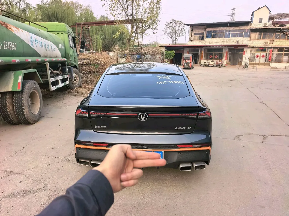 2024 ChangAn UNI-V 1.5T 188HP L4 7DCT,autocango,china used car exporter,china ev exporter,chinese used car exporter,chinese used ev exporter