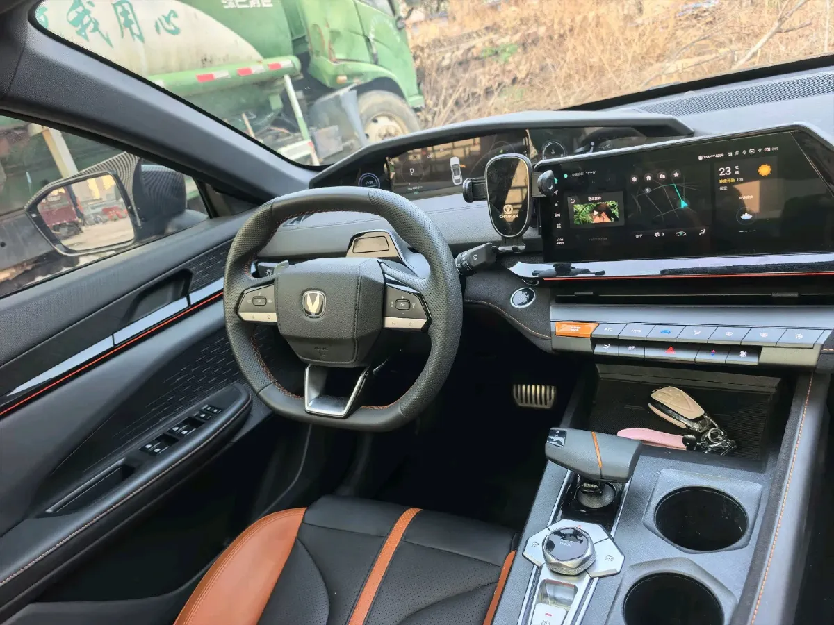 2024 ChangAn UNI-V 1.5T 188HP L4 7DCT,autocango,china used car exporter,china ev exporter,chinese used car exporter,chinese used ev exporter