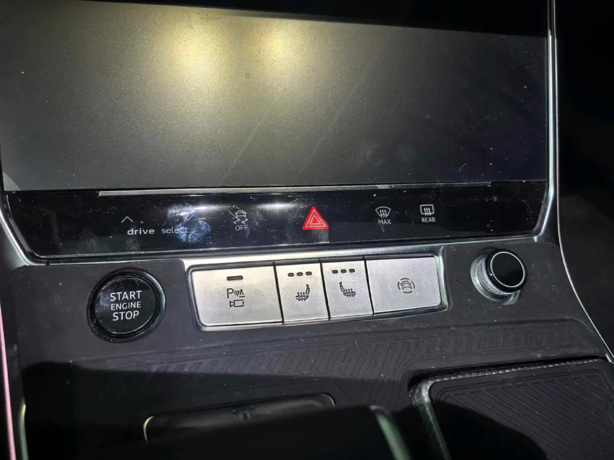 2025 Audi A6L 2.0T 190HP L4 7DCT,autocango,china used car exporter,china ev exporter,chinese used car exporter,chinese used ev exporter