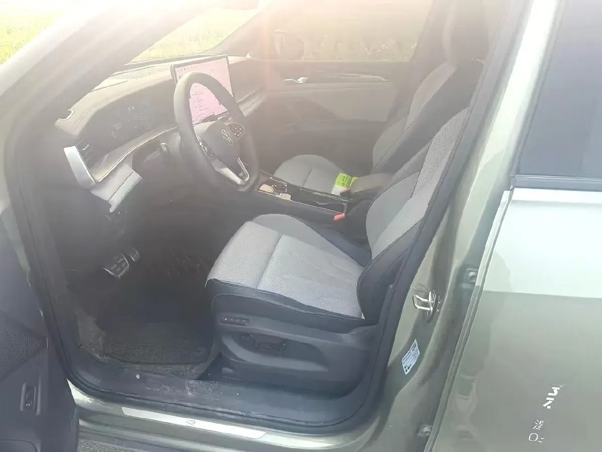 2025 Volkswagen Tayron 2.0T 220HP L4 7DCT,autocango,china used car exporter,china ev exporter,chinese used car exporter,chinese used ev exporter
