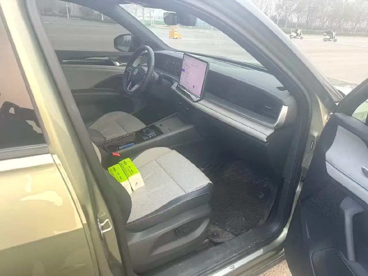 2025 Volkswagen Tayron 2.0T 220HP L4 7DCT,autocango,china used car exporter,china ev exporter,chinese used car exporter,chinese used ev exporter