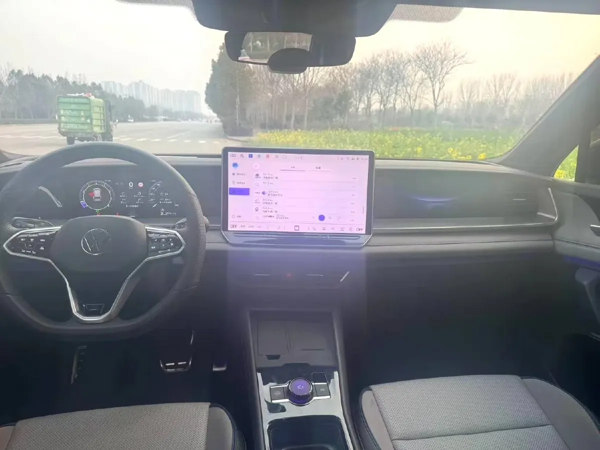 2025 Volkswagen Tayron 2.0T 220HP L4 7DCT,autocango,china used car exporter,china ev exporter,chinese used car exporter,chinese used ev exporter