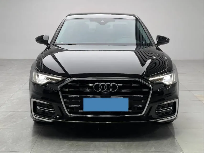 2025 Audi A6L 2.0T 245HP L4 7DCT,autocango,china used car exporter,china ev exporter,chinese used car exporter,chinese used ev exporter