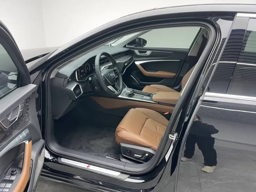 2025 Audi A6L 2.0T 245HP L4 7DCT,autocango,china used car exporter,china ev exporter,chinese used car exporter,chinese used ev exporter