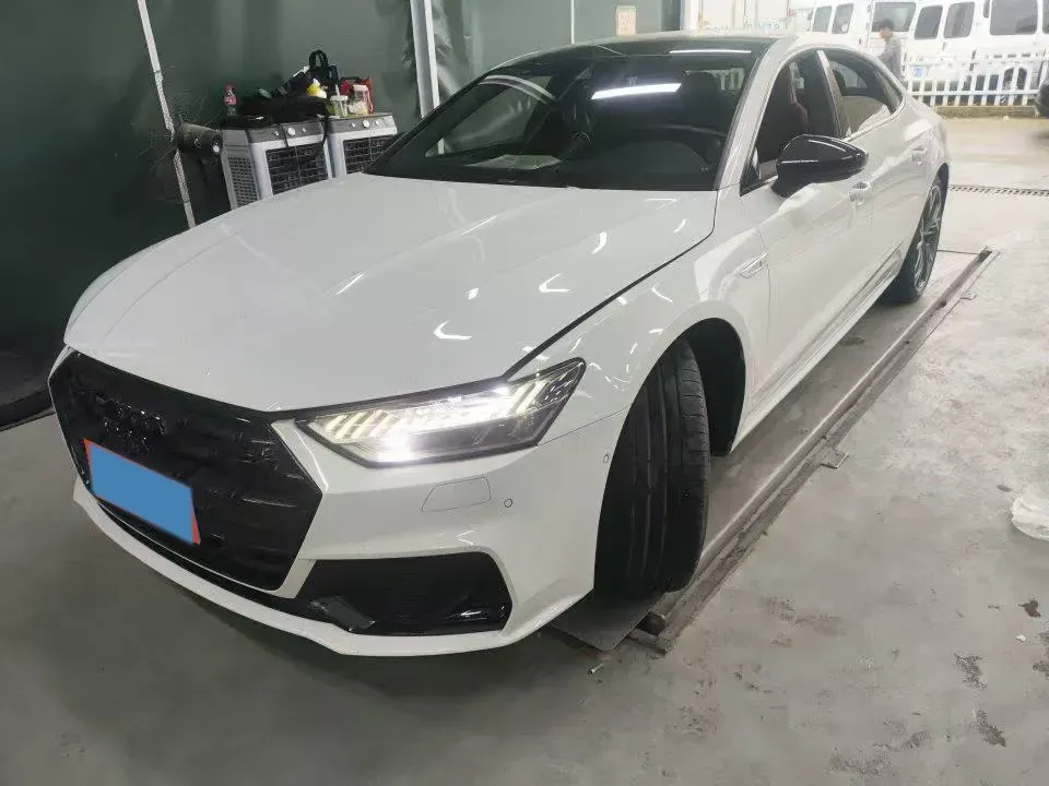 2022 Audi A7L 2.0T 245HP L4 7DCT,autocango,china used car exporter,china ev exporter,chinese used car exporter,chinese used ev exporter