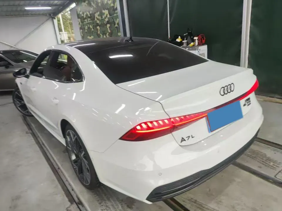 2022 Audi A7L 2.0T 245HP L4 7DCT,autocango,china used car exporter,china ev exporter,chinese used car exporter,chinese used ev exporter