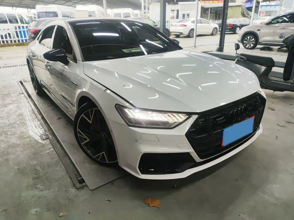 2022 Audi A7L 2.0T 245HP L4 7DCT,autocango,china used car exporter,china ev exporter,chinese used car exporter,chinese used ev exporter