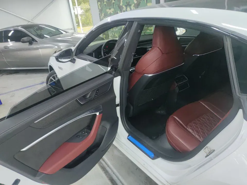 2022 Audi A7L 2.0T 245HP L4 7DCT,autocango,china used car exporter,china ev exporter,chinese used car exporter,chinese used ev exporter