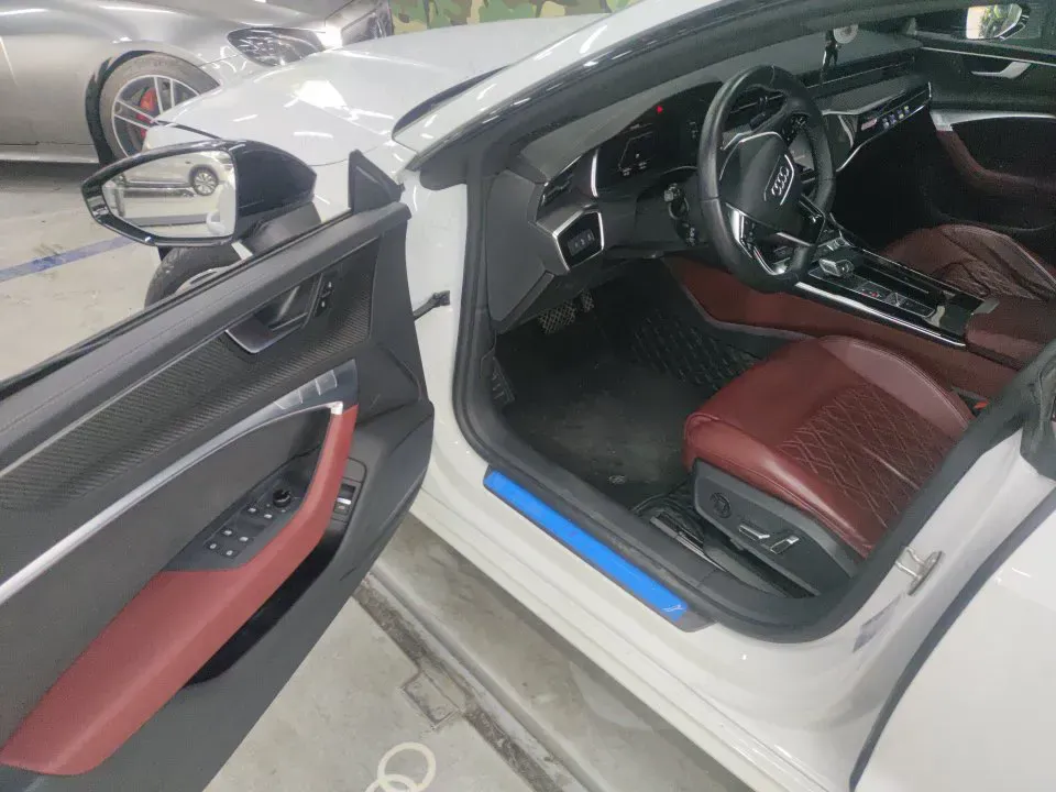 2022 Audi A7L 2.0T 245HP L4 7DCT,autocango,china used car exporter,china ev exporter,chinese used car exporter,chinese used ev exporter