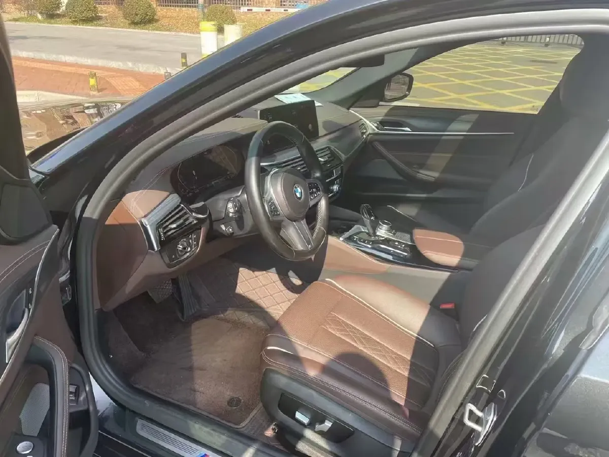 2022 BMW 5 Series 2.0T 252HP L4 8AT,autocango,china used car exporter,china ev exporter,chinese used car exporter,chinese used ev exporter