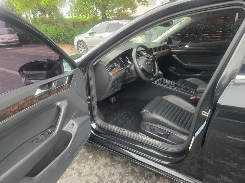 2019 Volkswagen Magotan 2.0T 186HP L4 7DCT,autocango,china used car exporter,china ev exporter,chinese used car exporter,chinese used ev exporter