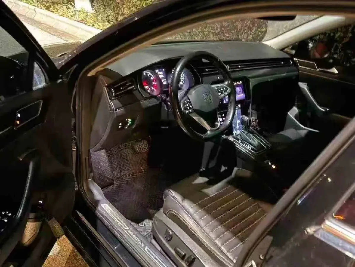 2020 Volkswagen Magotan 2.0T 186HP L4 7DCT,autocango,china used car exporter,china ev exporter,chinese used car exporter,chinese used ev exporter