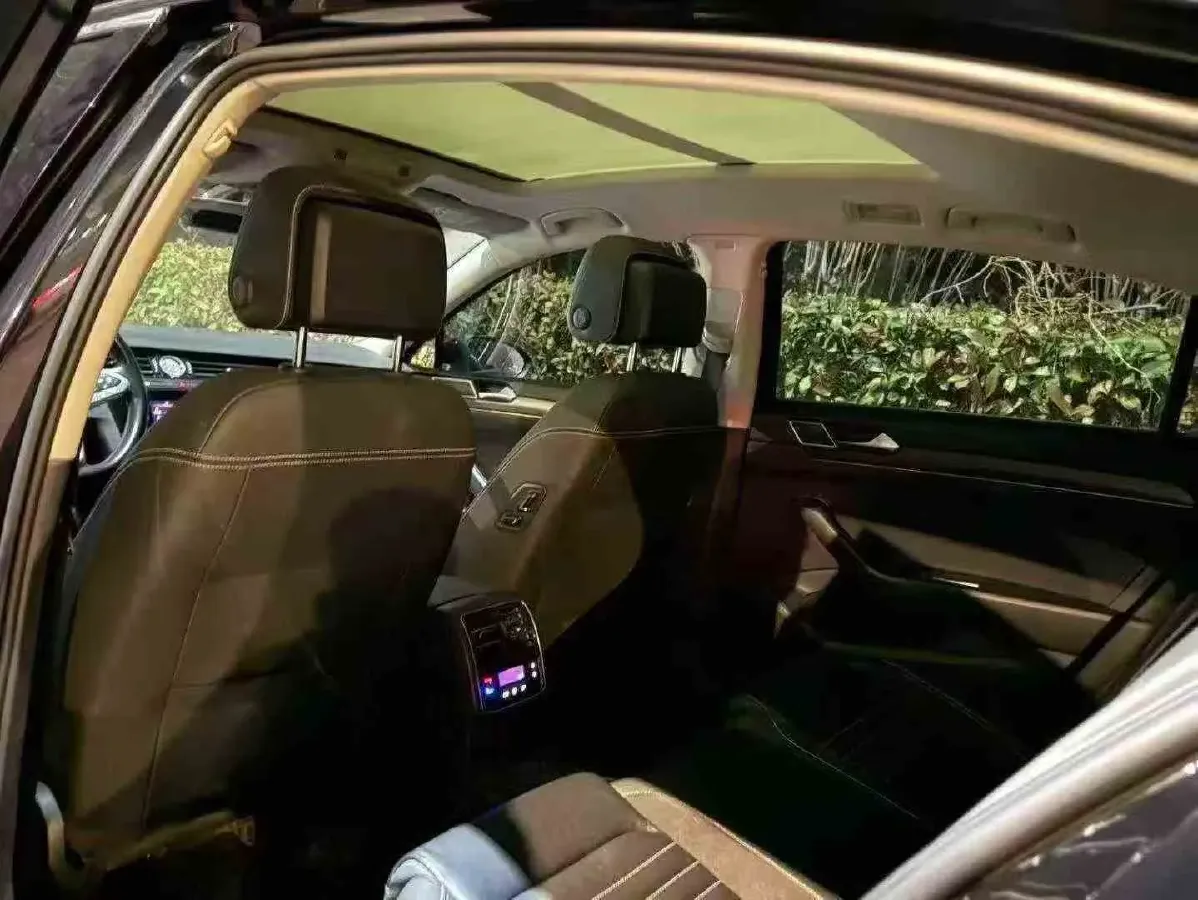 2020 Volkswagen Magotan 2.0T 186HP L4 7DCT,autocango,china used car exporter,china ev exporter,chinese used car exporter,chinese used ev exporter