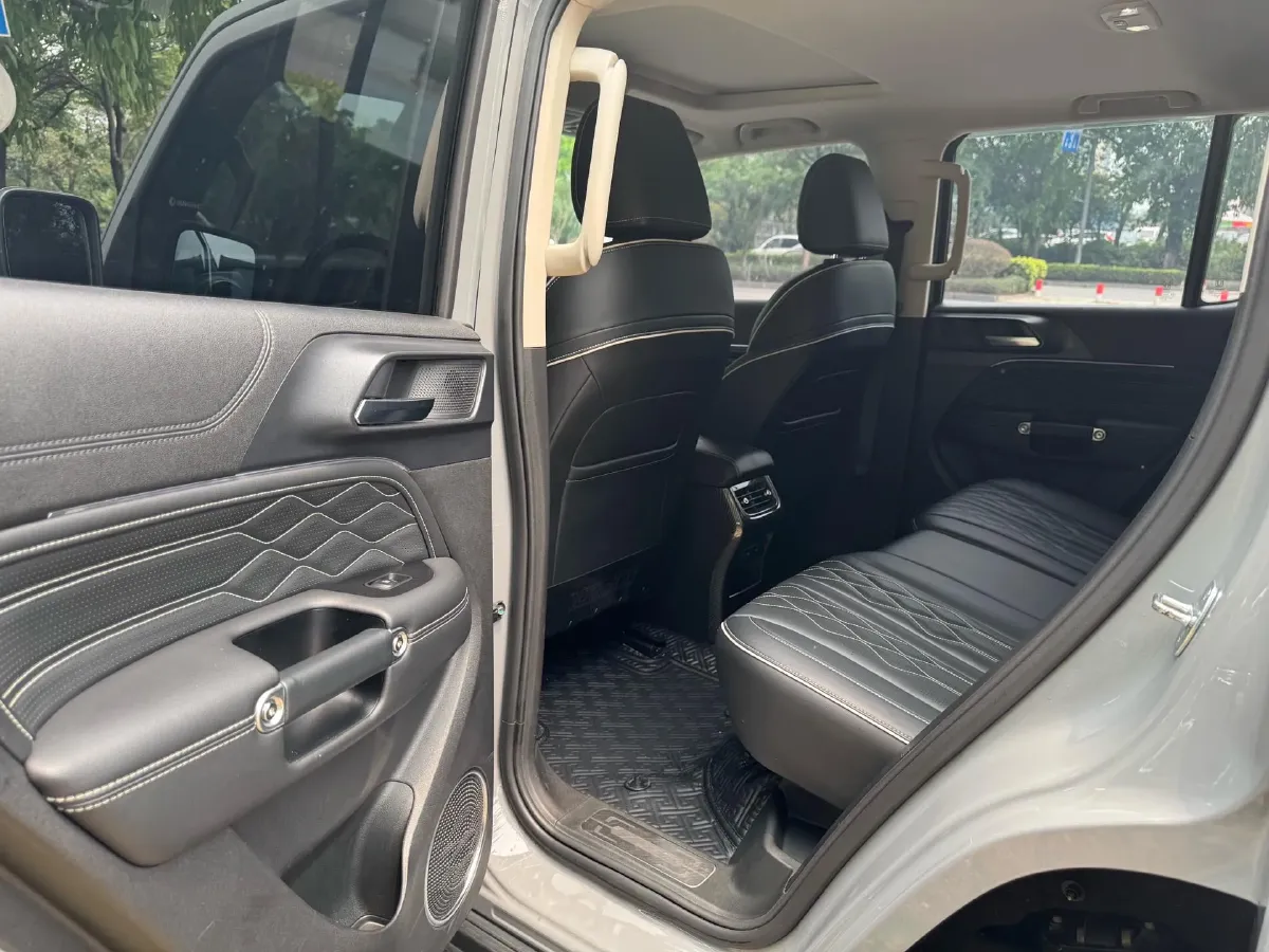 2023 Tank 300 2.0T 227HP L4 8AT,autocango,china used car exporter,china ev exporter,chinese used car exporter,chinese used ev exporter