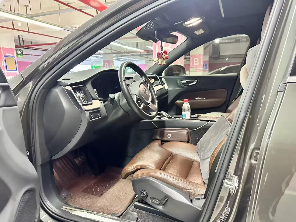 2022 Volvo XC60 2.0T 250HP L4 8AT,autocango,china used car exporter,china ev exporter,chinese used car exporter,chinese used ev exporter