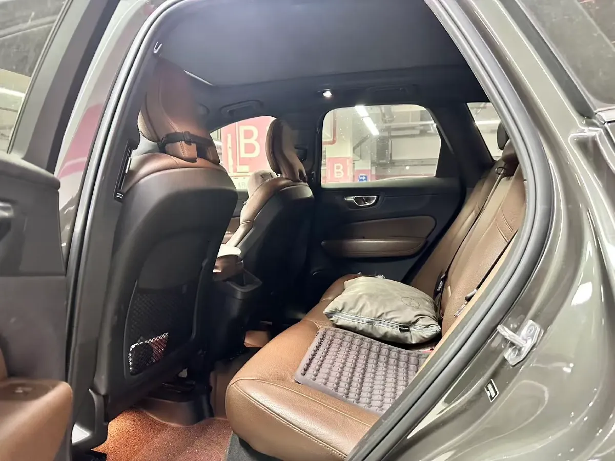 2022 Volvo XC60 2.0T 250HP L4 8AT,autocango,china used car exporter,china ev exporter,chinese used car exporter,chinese used ev exporter