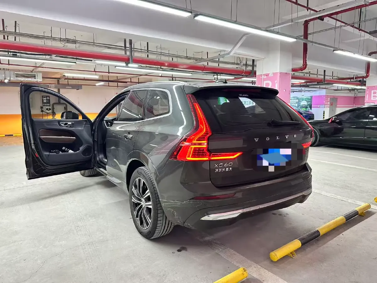 2022 Volvo XC60 2.0T 250HP L4 8AT,autocango,china used car exporter,china ev exporter,chinese used car exporter,chinese used ev exporter