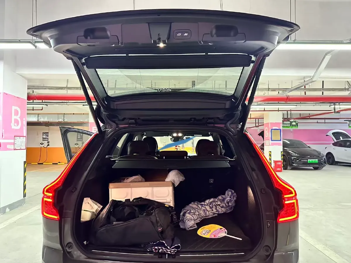 2022 Volvo XC60 2.0T 250HP L4 8AT,autocango,china used car exporter,china ev exporter,chinese used car exporter,chinese used ev exporter