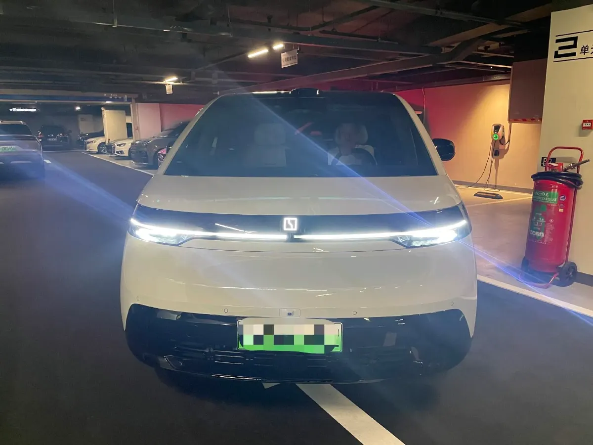 2025 Zeekr MIX BEV 102KWH,autocango,china used car exporter,china ev exporter,chinese used car exporter,chinese used ev exporter