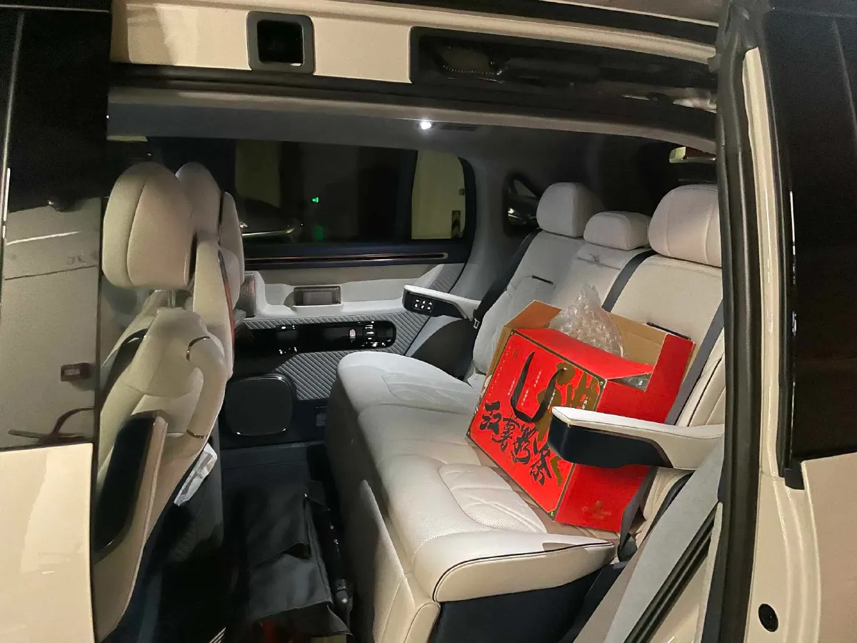 2025 Zeekr MIX BEV 102KWH,autocango,china used car exporter,china ev exporter,chinese used car exporter,chinese used ev exporter