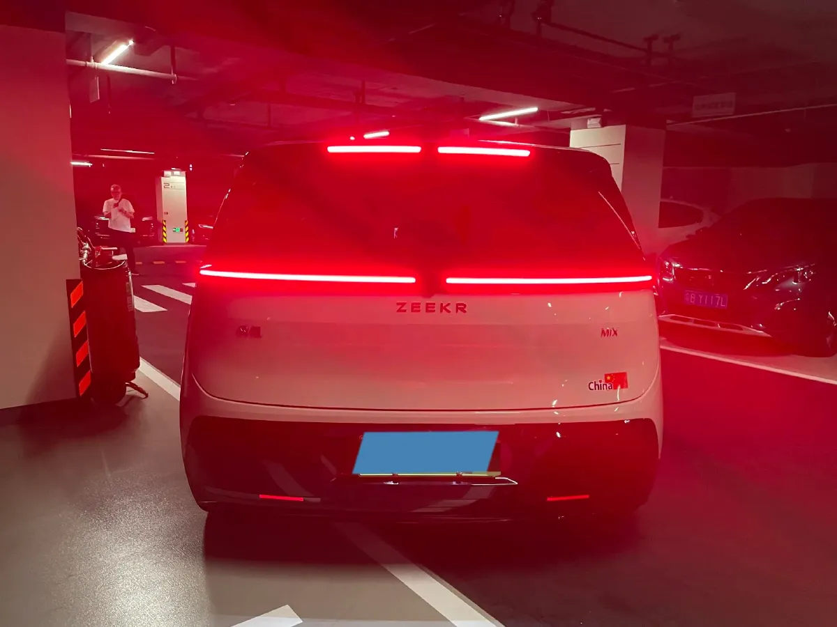 2025 Zeekr MIX BEV 102KWH,autocango,china used car exporter,china ev exporter,chinese used car exporter,chinese used ev exporter