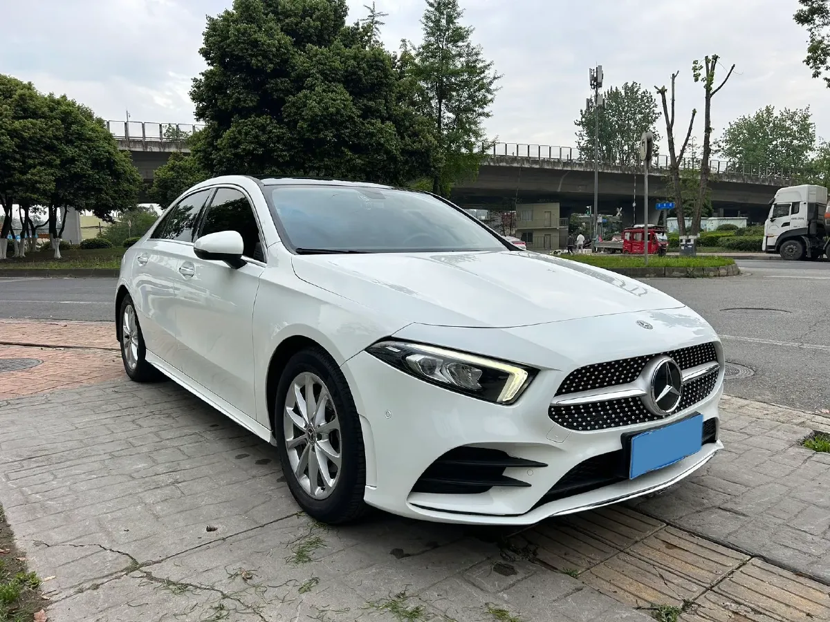 2020 Mercedes-Benz A Class 1.3T 163HP L4 7DCT,autocango,china used car exporter,china ev exporter,chinese used car exporter,chinese used ev exporter