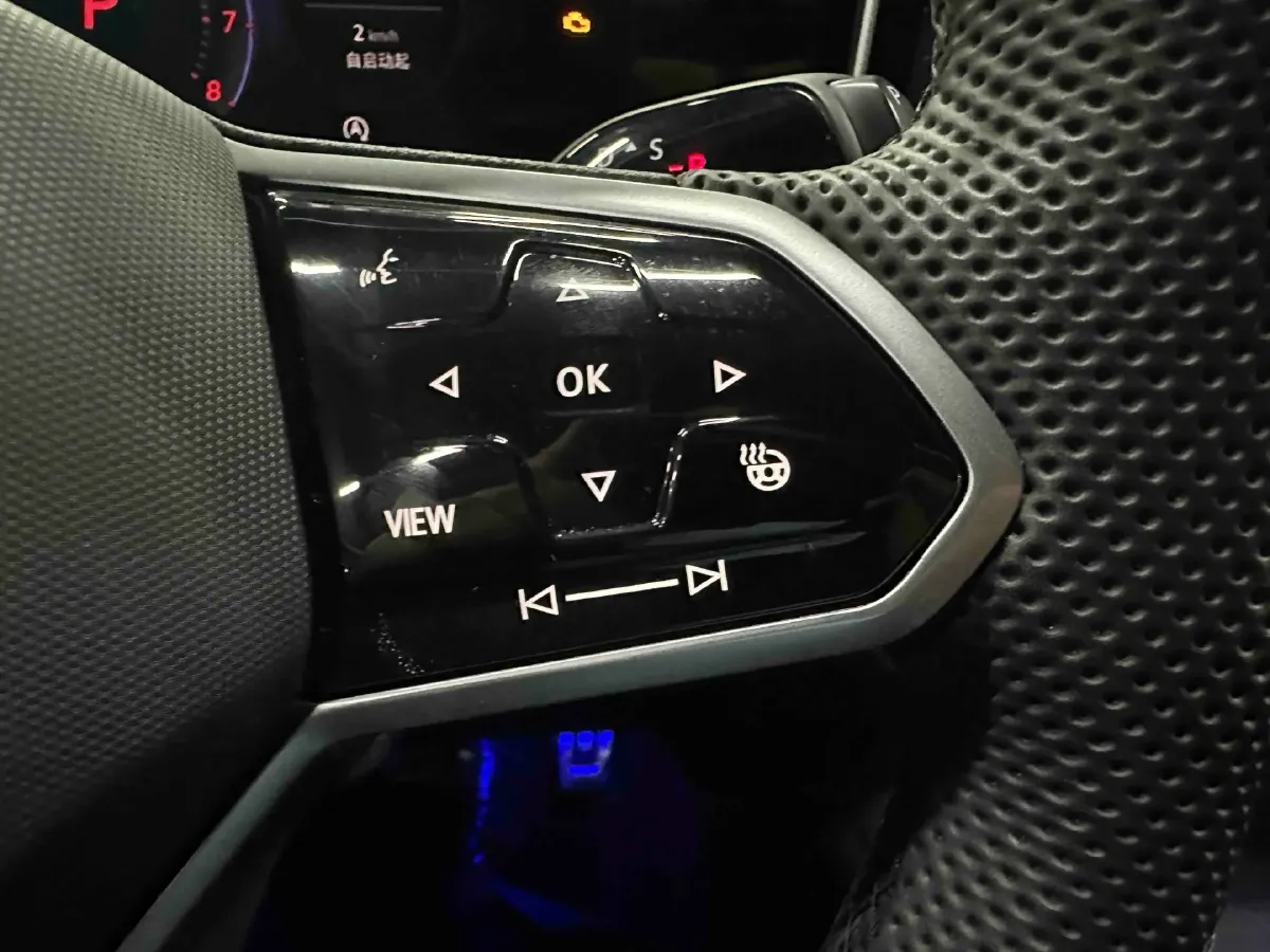 2024 Volkswagen Tiguan L 2.0T 186HP L4 7DCT,autocango,china used car exporter,china ev exporter,chinese used car exporter,chinese used ev exporter