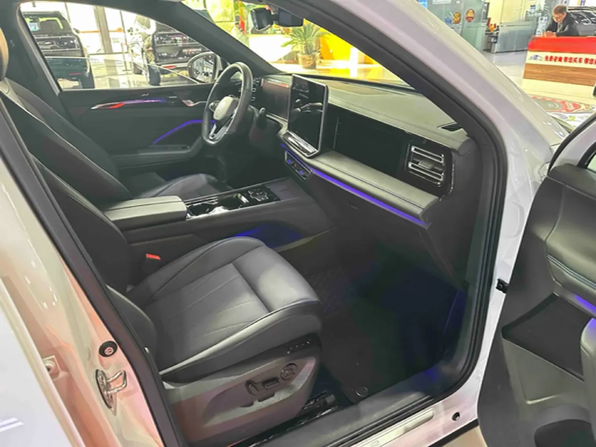 2024 Volkswagen Tiguan L 2.0T 186HP L4 7DCT,autocango,china used car exporter,china ev exporter,chinese used car exporter,chinese used ev exporter