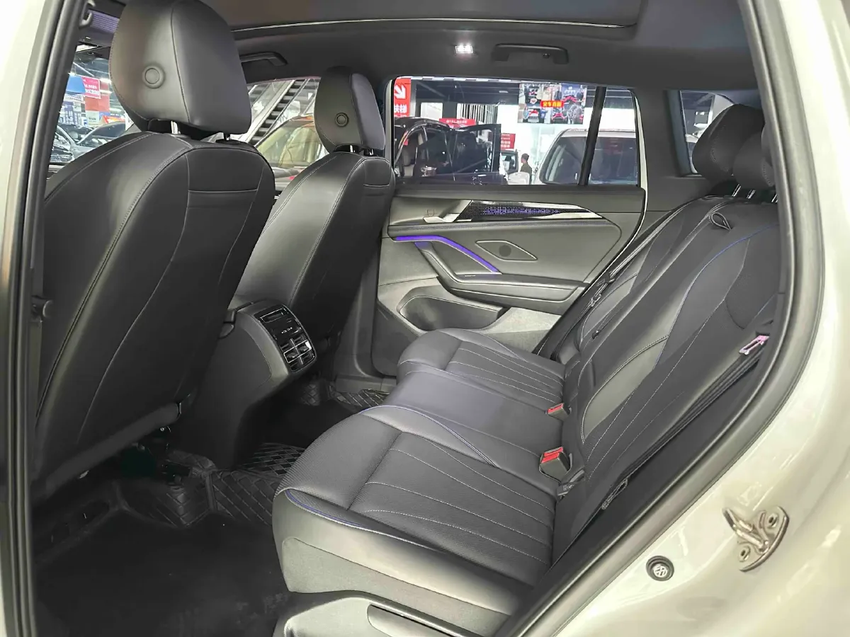 2024 Volkswagen Tiguan L 2.0T 186HP L4 7DCT,autocango,china used car exporter,china ev exporter,chinese used car exporter,chinese used ev exporter