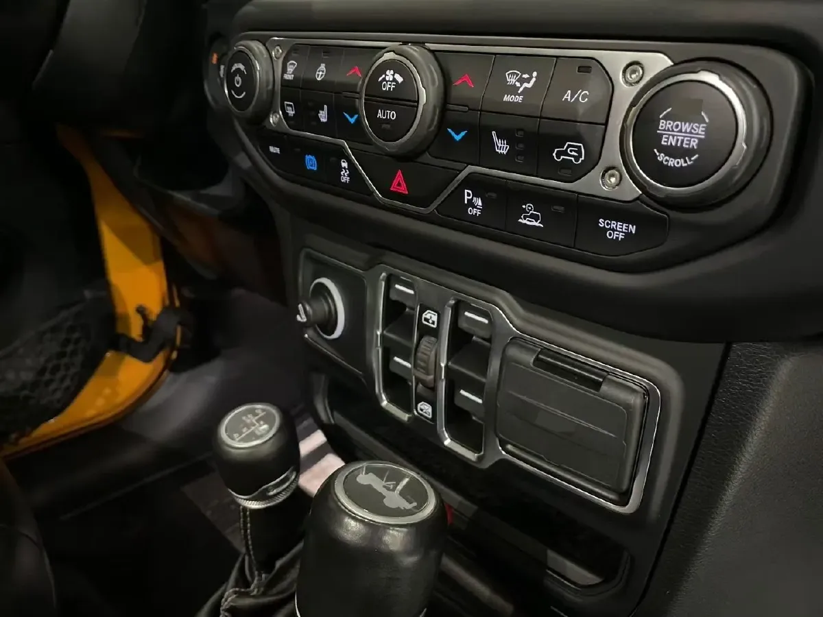 2021 Jeep Wrangler 2.0T 266HP L4 8AT PHEV 17KWH,autocango,china used car exporter,china ev exporter,chinese used car exporter,chinese used ev exporter