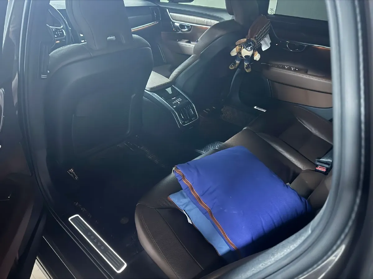 2021 Volvo S90 2.0T 250HP L4 8AT,autocango,china used car exporter,china ev exporter,chinese used car exporter,chinese used ev exporter